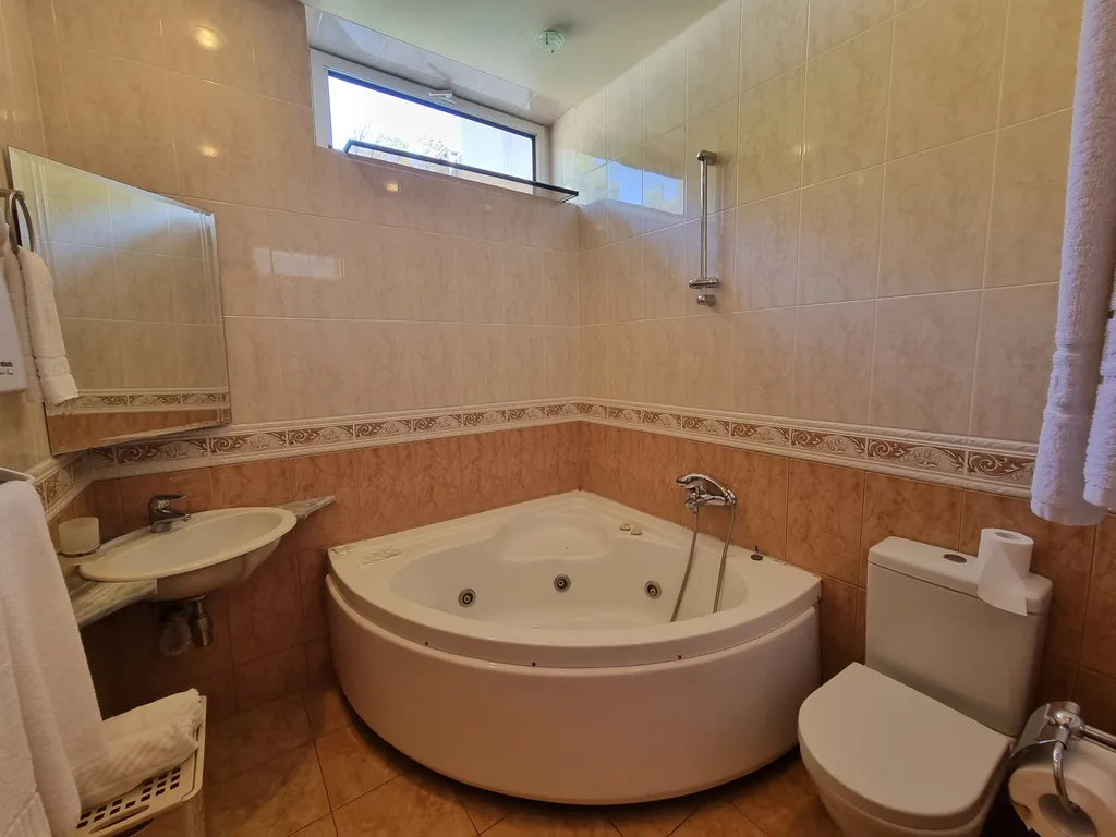 Вилла с открытым бассейном и видом на море