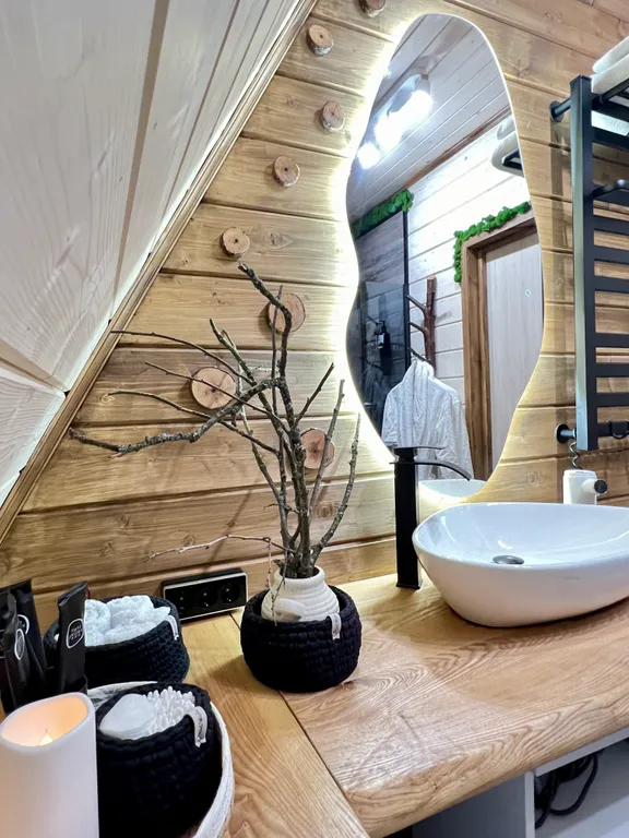 Уютный домик у леса