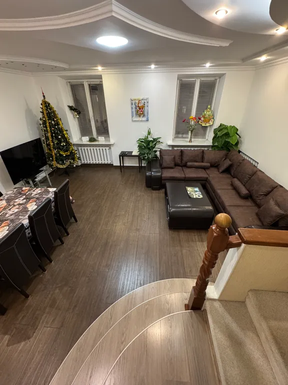 On two levels with two bathrooms