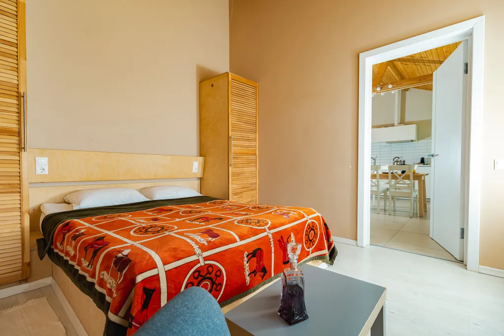 Коттедж Большая дача с 2 спальнями — Светлое