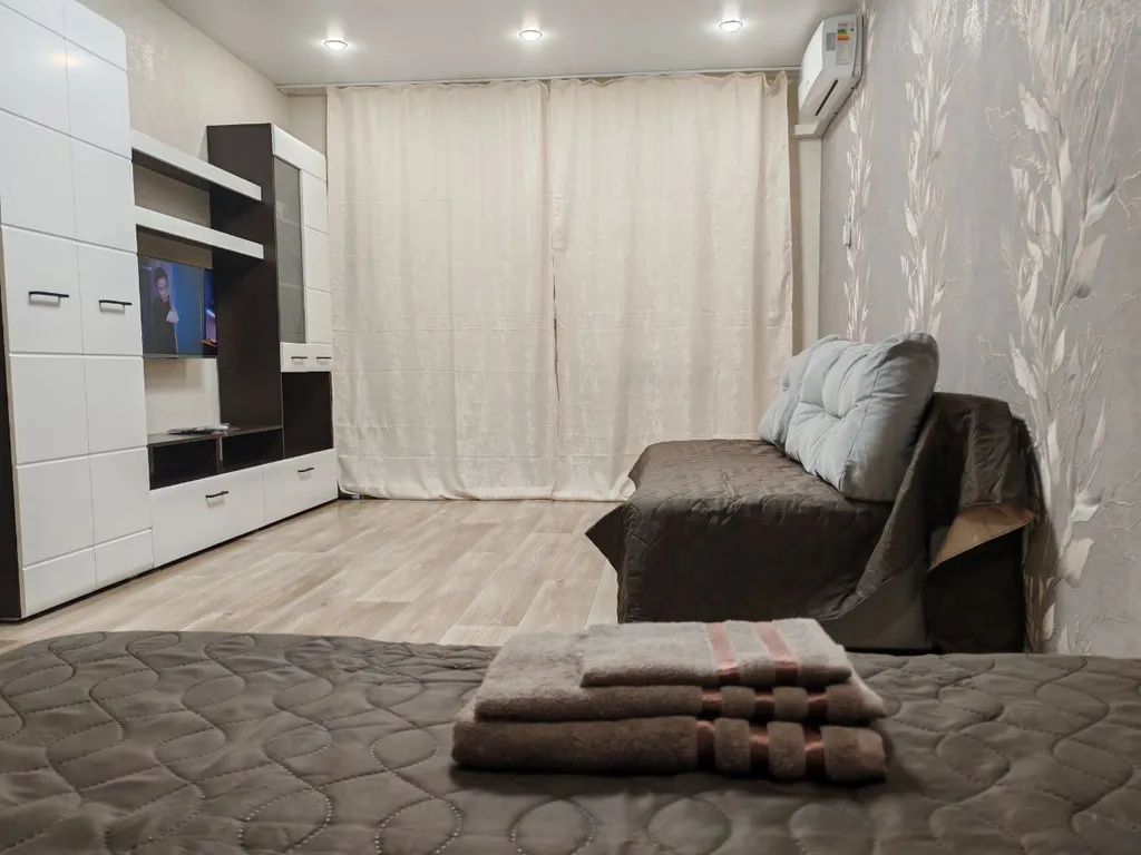 Видовая 1-комнатная квартира с дизайнерским ремонтом — аренда посуточно в Самара