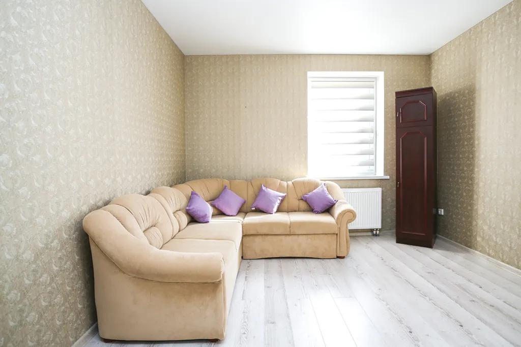 Светлая двухкомнатная квартира в тихом зелёном районе