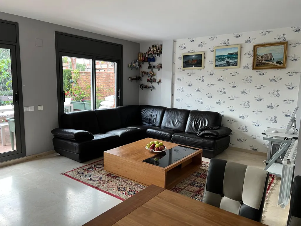 Таунхаус в 200 метров от моря в пригороде