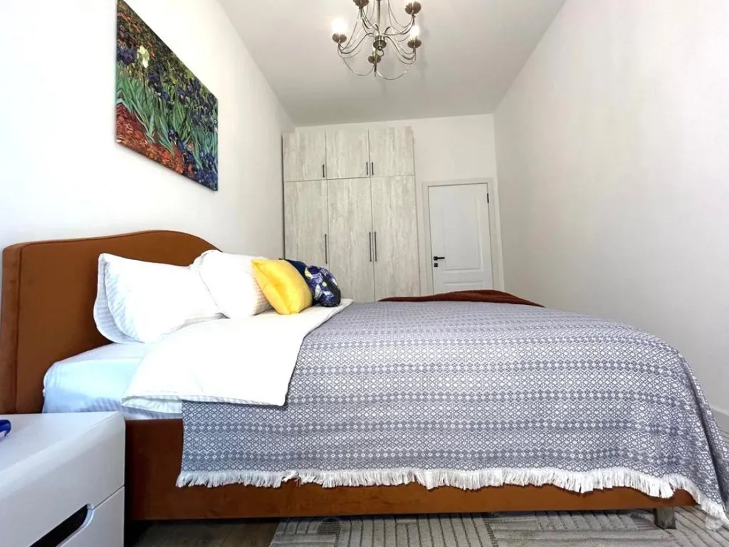 Квартира Двухкомнатные апартаменты Ван Гог рядом со знаменитым Арбатом — Алматы