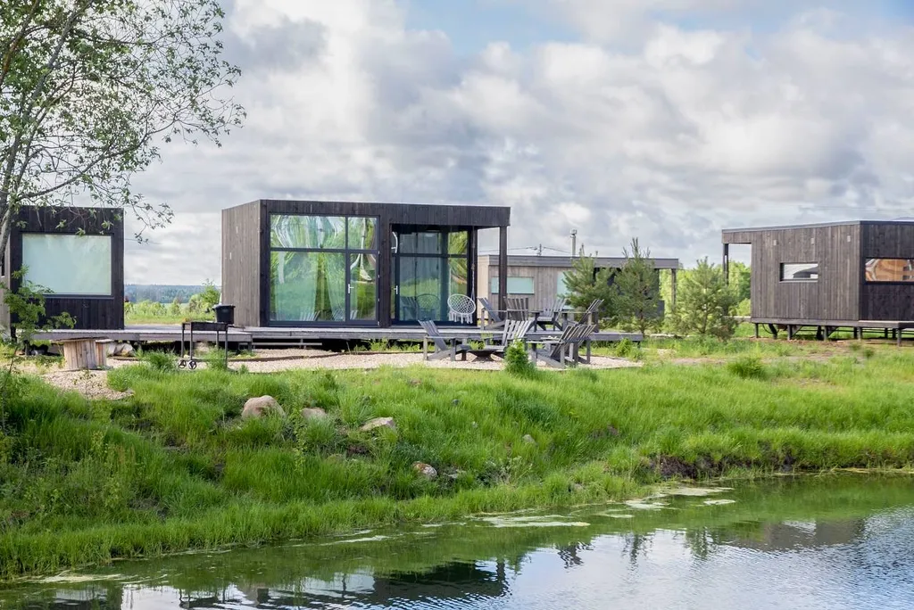 Мини дом с панорамными окнами