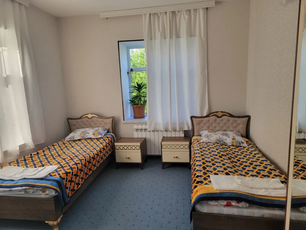 Вилла с садом и видом на горы