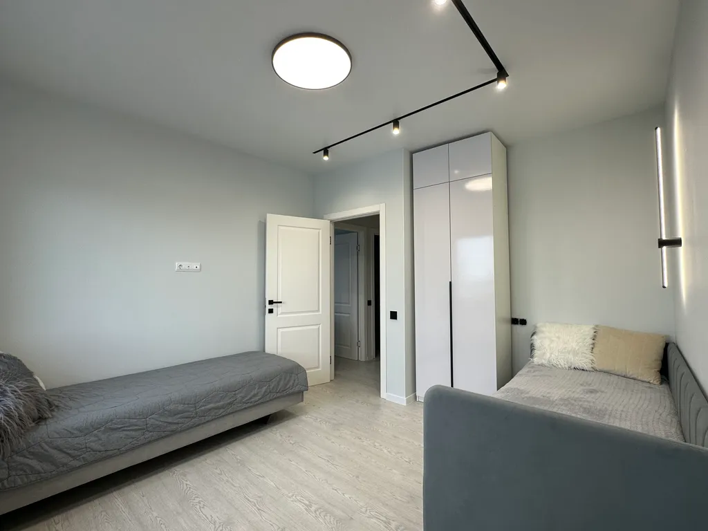 Видовая четырехкомнатная квартира в расширенном центре