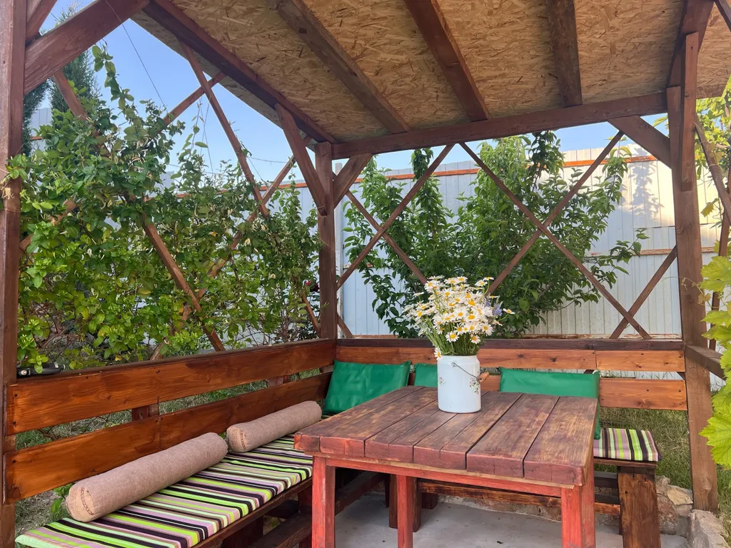 Уютный номер в доме  с беседкой и бассейном