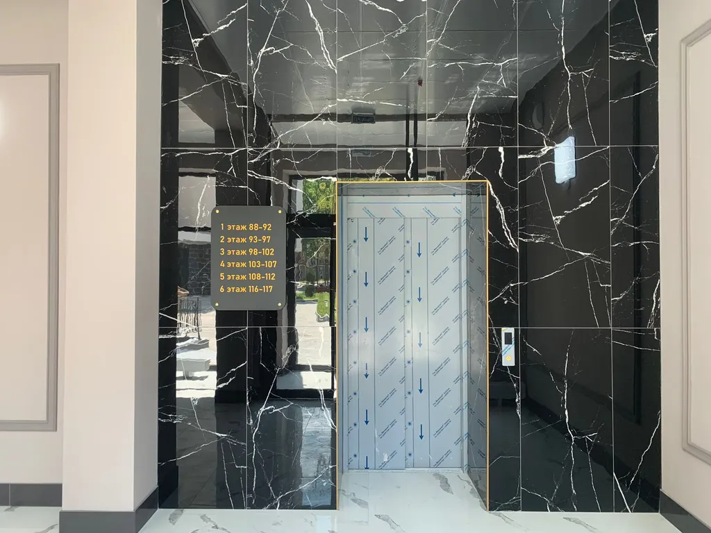 Новый стильный апартамент в двух шагах от моря с балконом и камином