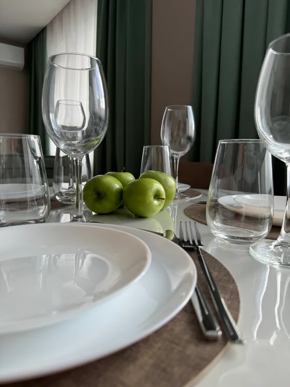 Новая квартира с дизайнерским ремонтом на берегу реки в жк белые росы