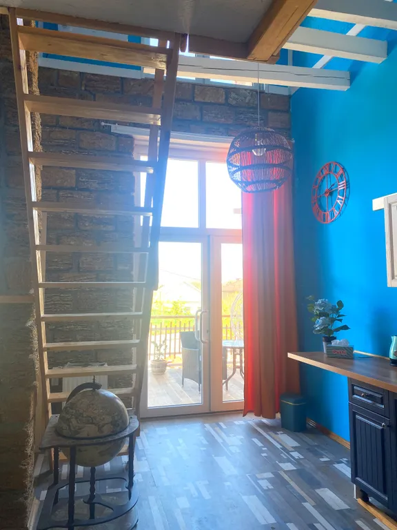 Дом с подогреваем бассейном, зоной отдыха в самом центре Новороссийска