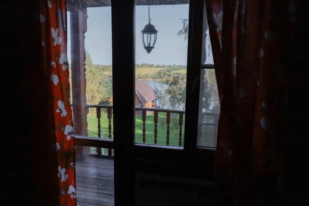 Огромная фамильная усадьба с баней на берегу водохранилища