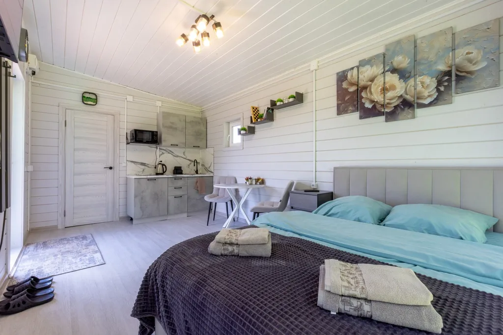 Уютный дом на лоне природы у лесной полосы