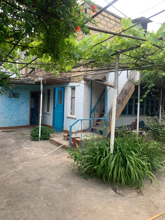 Деревенский дом, в восьми километрах от Каспийского моря