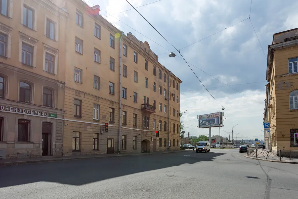 Видовая 2-х комнатная квартира в доме с историей в сердце города
