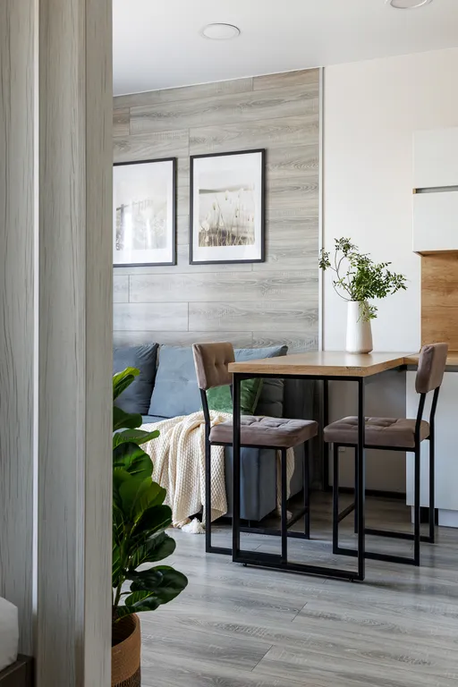 Студия возле 130 квартал с библиотекой на балконе