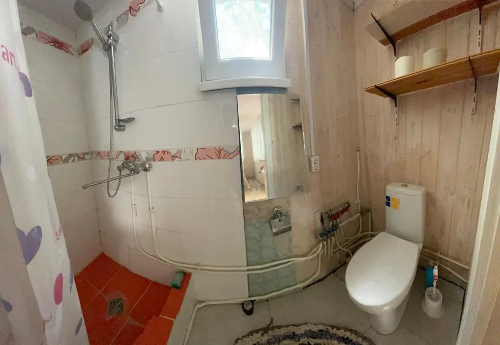 Дача с двориком и с кухней