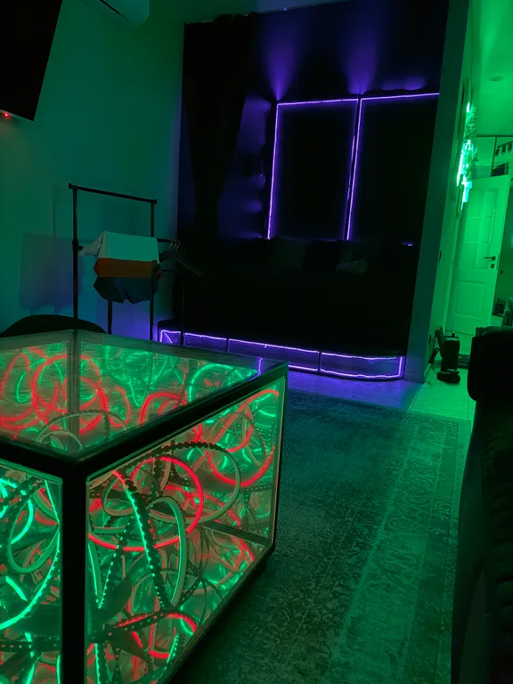 Квартира студия с джакузи и множеством подсветок