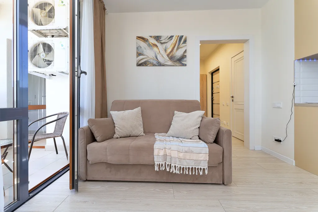 Трехкомнатная квартира у моря с балконом!