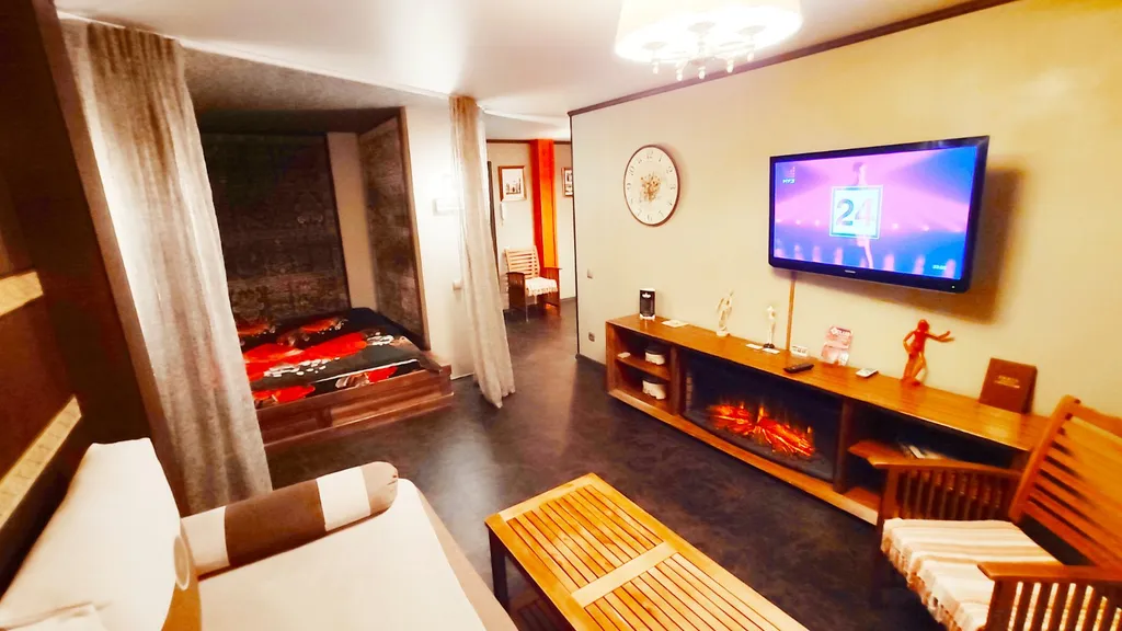 Квартира Коко Шанель с жёлтой ванной на львиных ножках