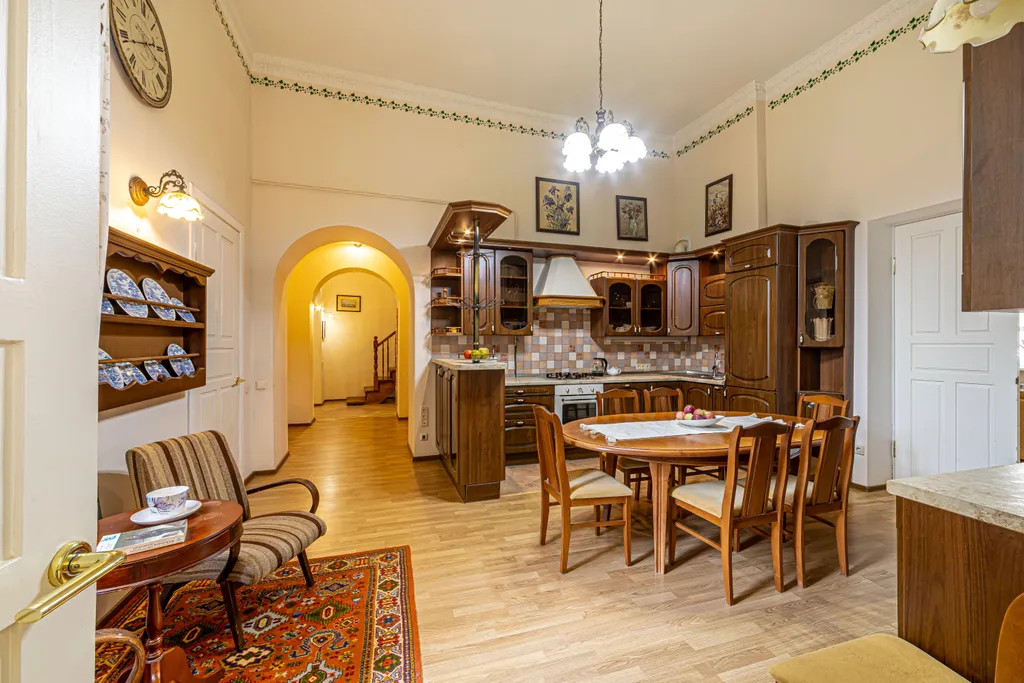 Квартира delux с 4 спальнями и парковкой у Эрмитажа