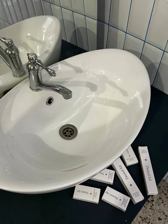 Комната постояльца с видом на центральную площадь