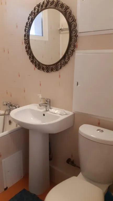 Просторная двухкомнатная квартира в ретро-стиле в центре города