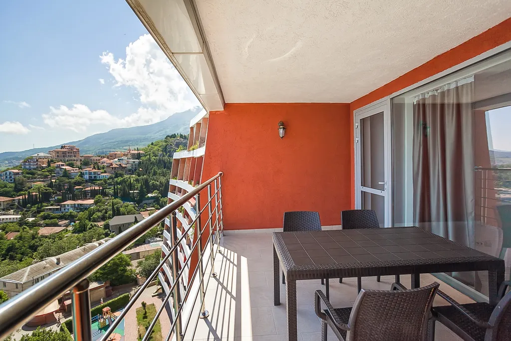 3-комнатная квартира 180В с видом на море