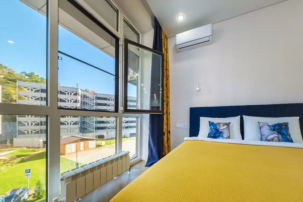 Дизайнерская светлая студия для 3 человек