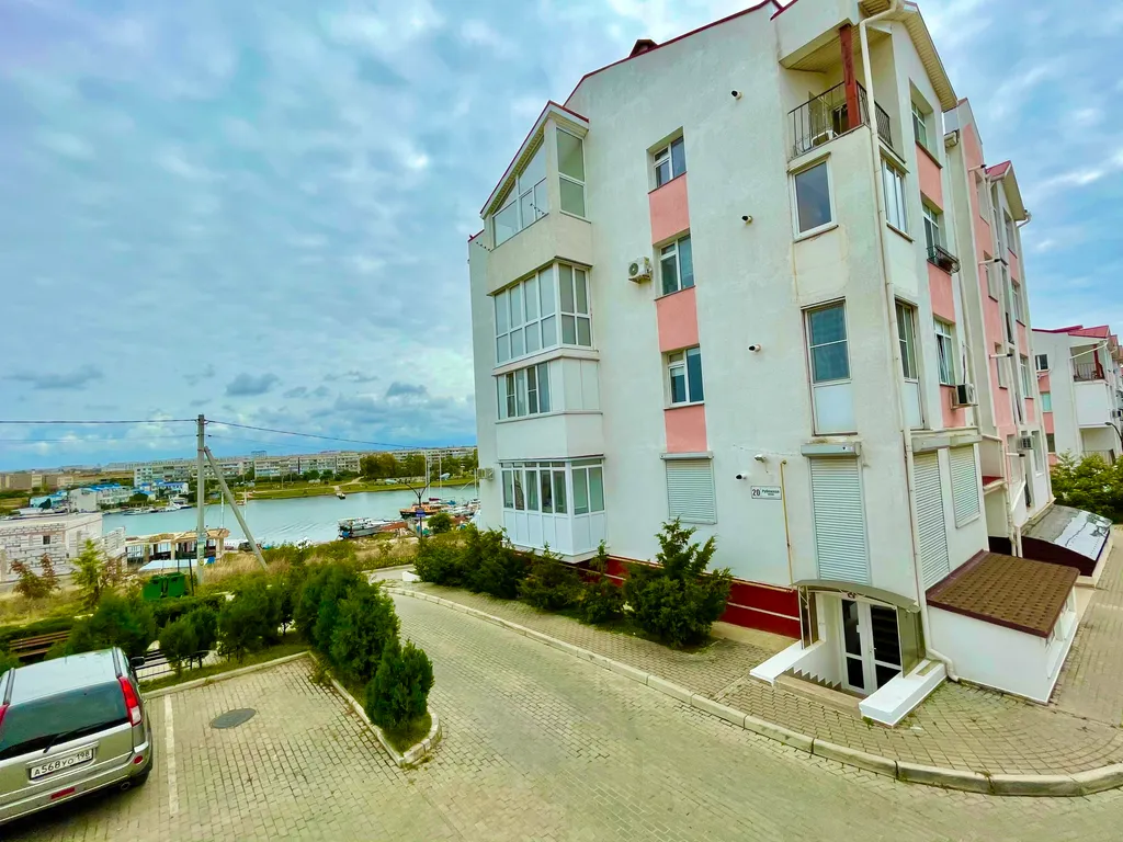 Квартира Квартира у моря, окна и балкон с видом на море и яхт-клуб — Севастополь