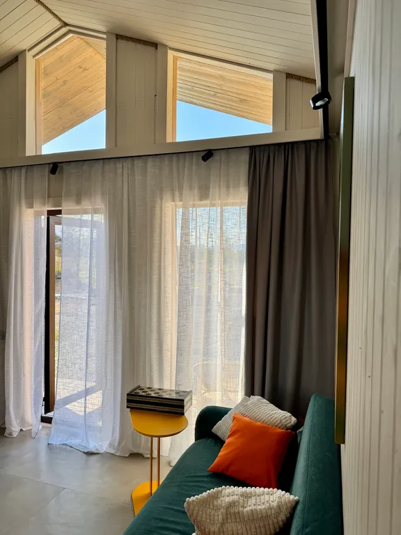 Дом в Абхазии у Черного моря (Му с цветами)