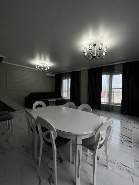 Просторный дом у моря