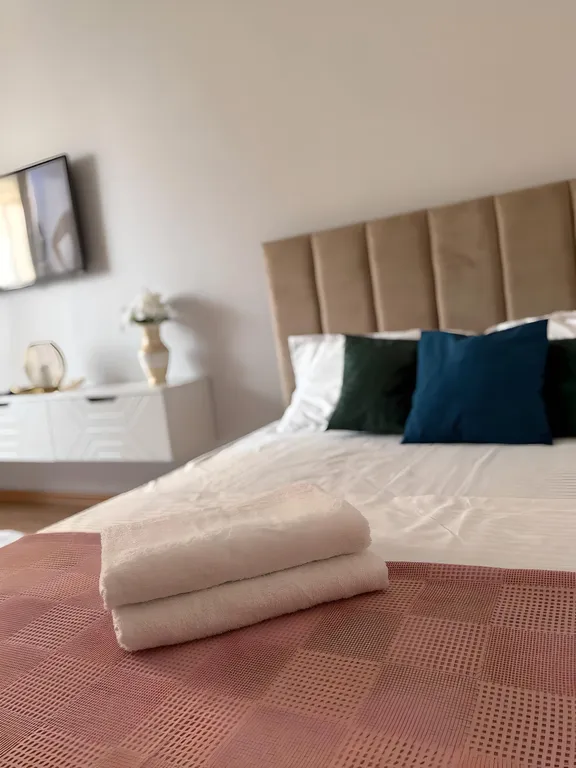 Самый центр города, АбуДаби Плаза, Байтерек, Линейный парк