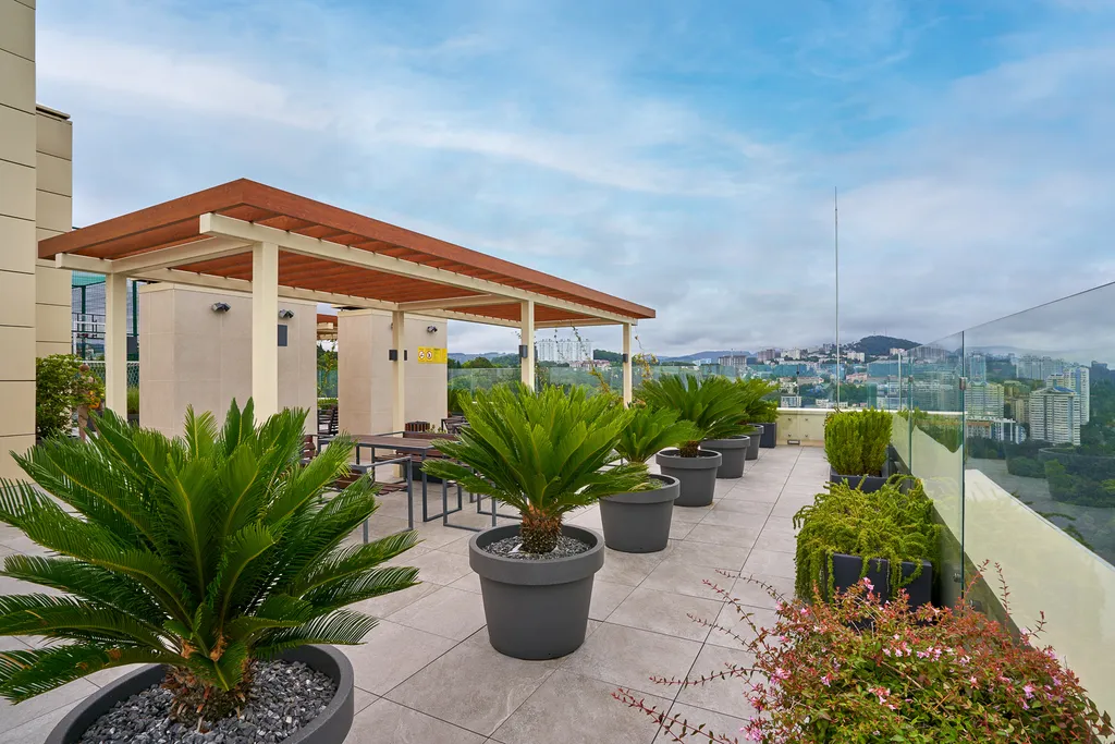 Метрополь ЛаМар (3-х комн люкс) апартаменты с балконом и бассейном на