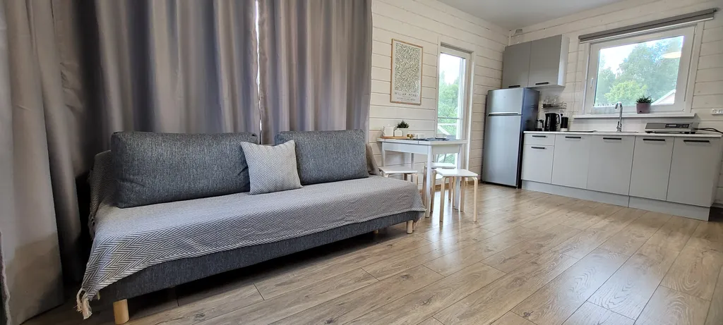 Уютный дом с банным домиком рядом с лесом