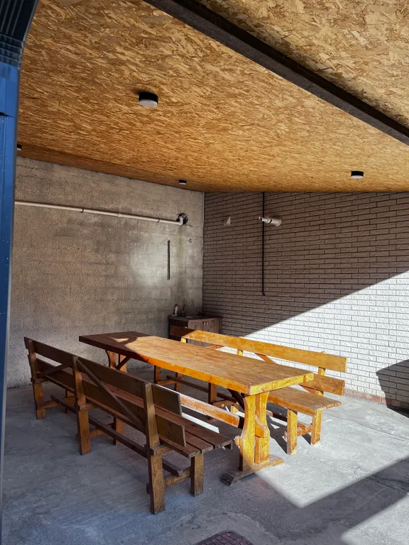 Красивый дом с видом на горы и реку