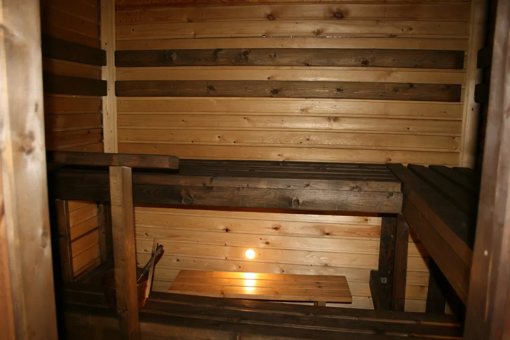 Уединенное место для отдыха у озера