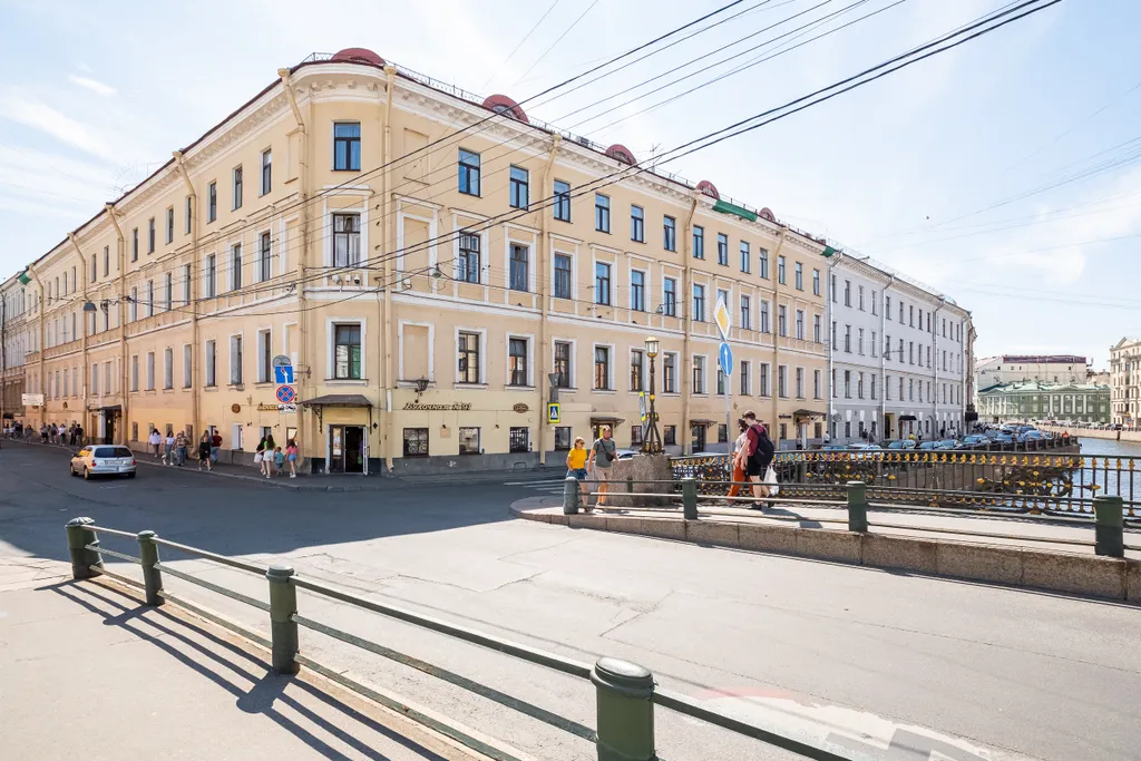 Апартаменты Кареты и Лошади с тремя спальнями рядом с Эрмитажем