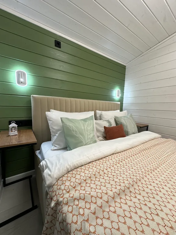 Дом в облаках у леса