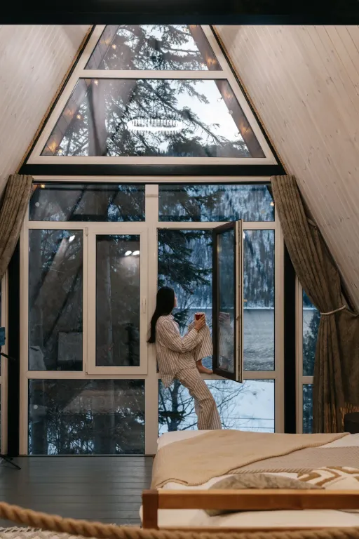 Villa Roma Телецкое-большой панорамный афрэйм1 с видом на горы и озеро