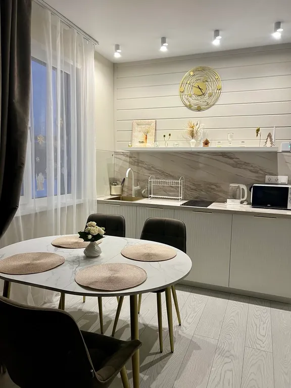 Коттедж недалеко от озера с двумя спальнями и сауной