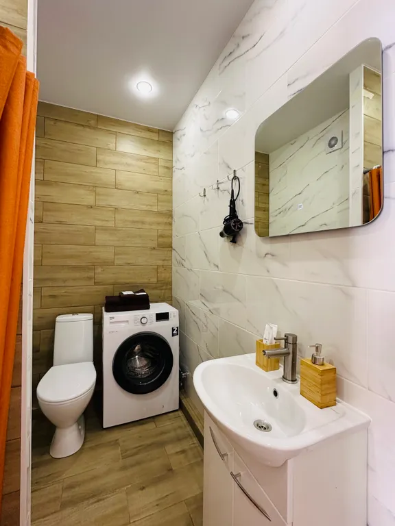 Яркая студия для троих