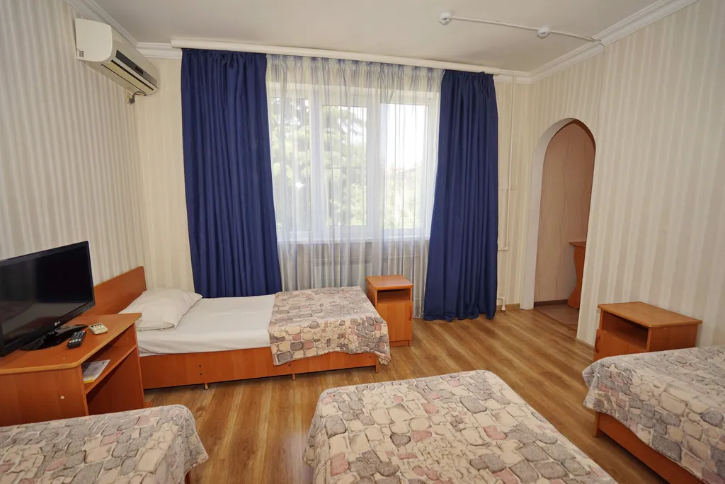 Четырёх местный номер,шумоизоляция,рынок,магазины,кафе.