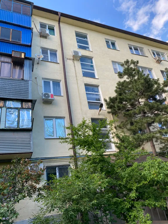 Скромная 2-комнатная квартира рядом с новым пляжем Кристалл