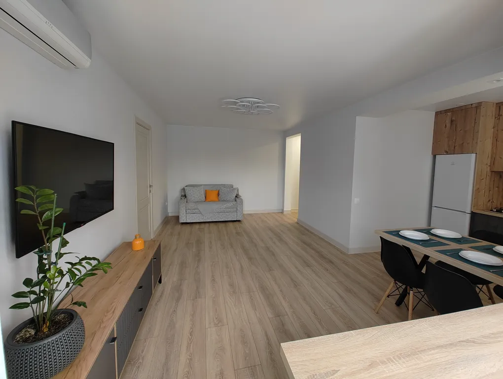 Свeтлая совремeнная квартирa в центpе гоpoдa