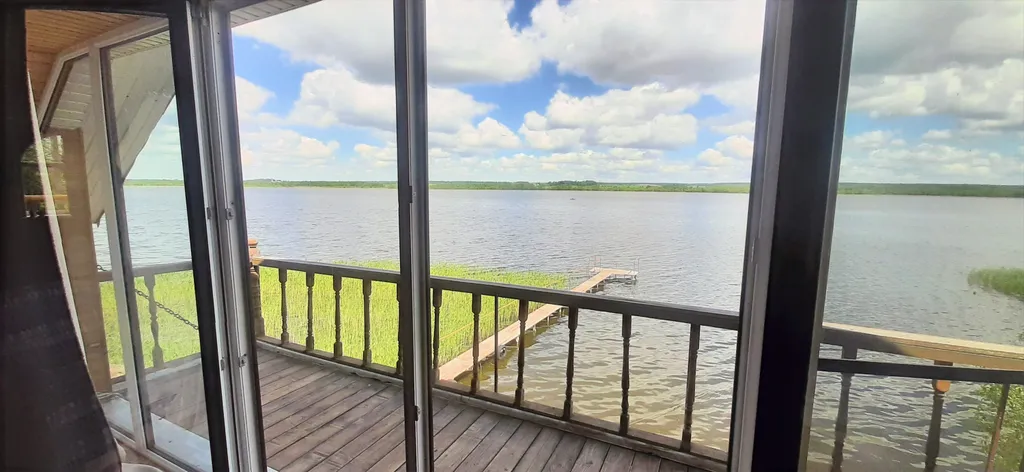 Домик у озера Свирь