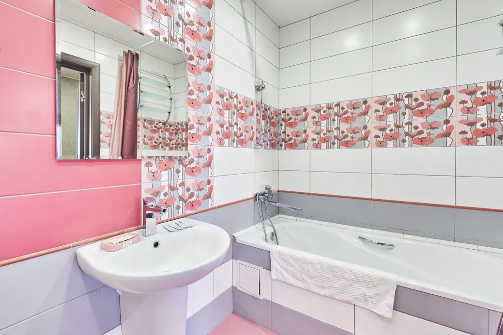 Трехкомнатная квартира у Лагерного сада