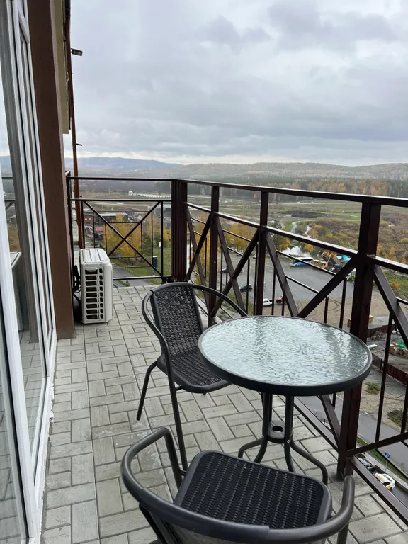 Большая студия с красивым видом