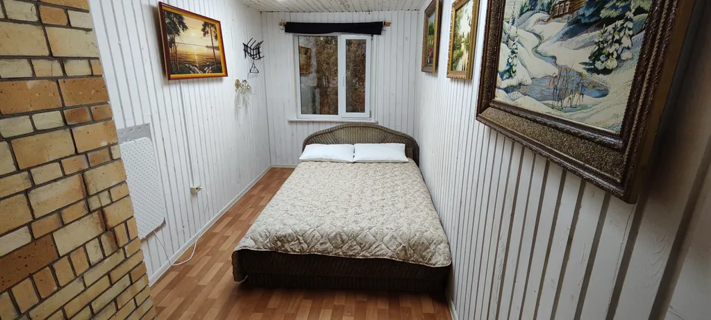 Уединенная дача с прудом и баней у Псковского озера