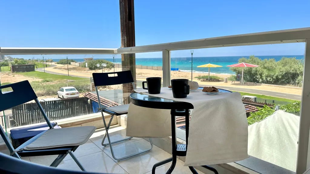 GW951 Квартира с балконом с видом на море (Gugel Waves Nahariya)